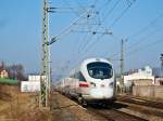 Mit etwa 15 Minuten Verspätung fährt ICE 1509 von Berlin Gesundbrunnen nach München Hbf über die Saalbahn in Richtung Saalfeld.